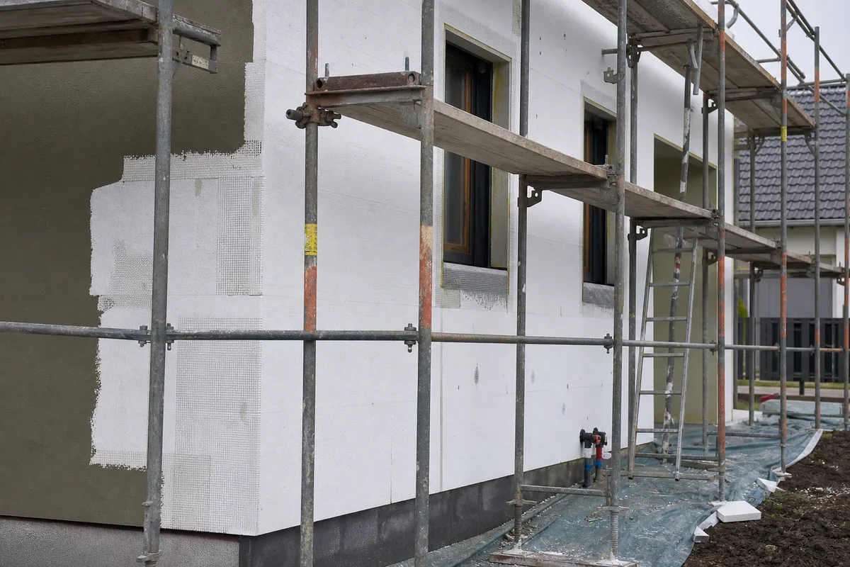 Zateplenie fasády rodinného domu pri rekonštrukcii — energetická obnova a náklady