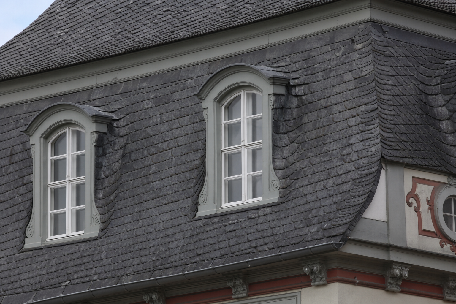 Prírodná bridlica — detail strešnej krytiny